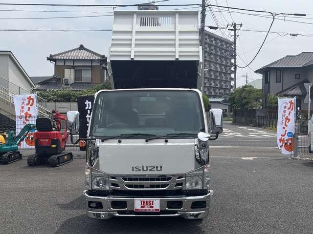 2011 Isuzu Elf – thumbnail 2