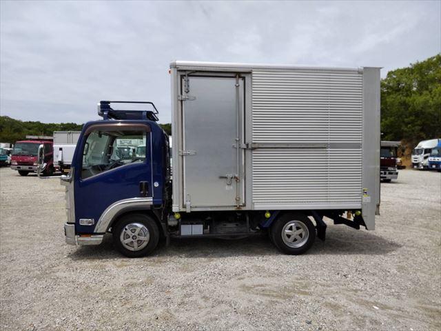 2011 Isuzu Elf – thumbnail 4
