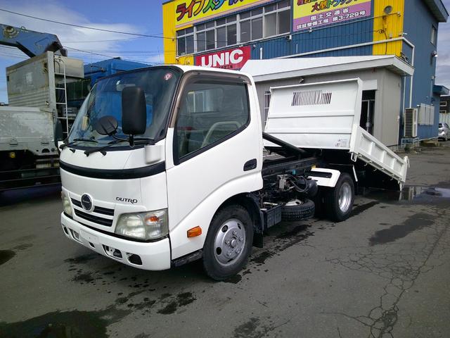 2011 Hino Dutro – thumbnail 3
