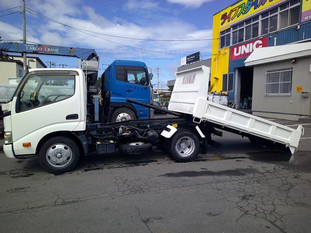 2011 Hino Dutro – thumbnail 4
