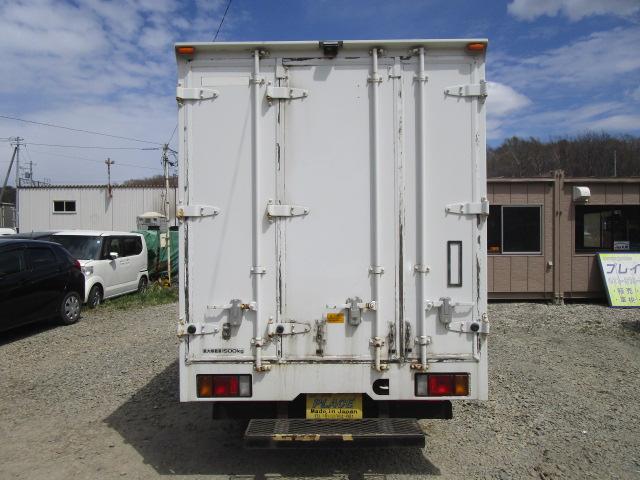 2011 Isuzu Elf – thumbnail 3