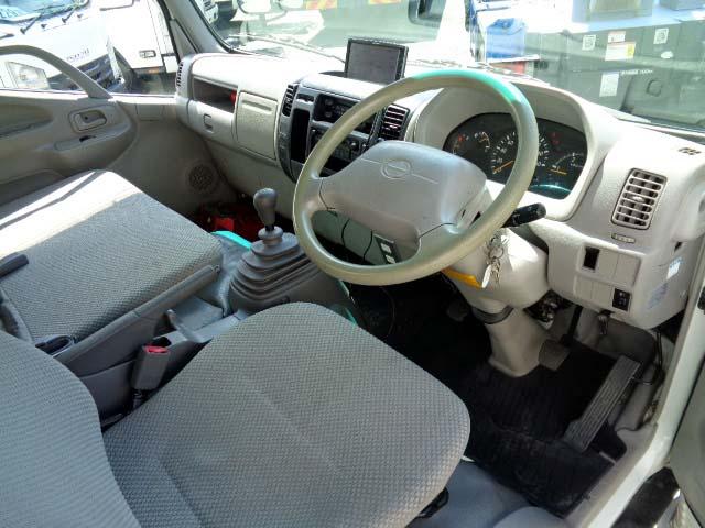 2005 Hino Dutro – thumbnail 3