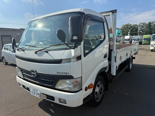 2010 Hino Dutro – thumbnail 4