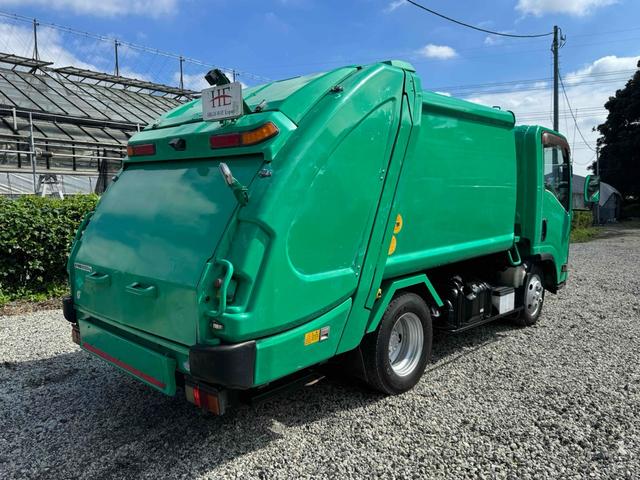2011 Isuzu Elf – thumbnail 3
