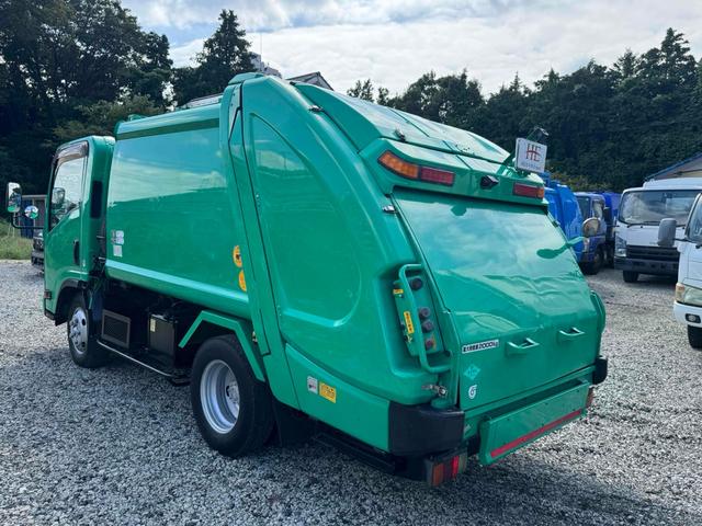 2011 Isuzu Elf – thumbnail 4