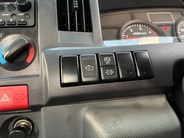 2010 Isuzu Elf – thumbnail 4