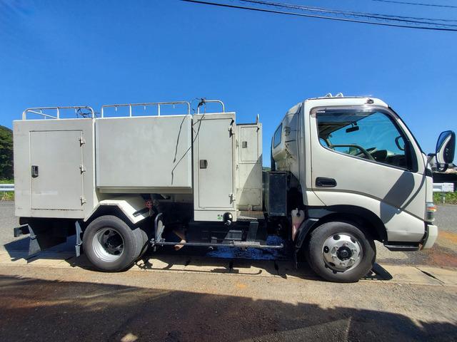 2009 Hino Dutro – thumbnail 4