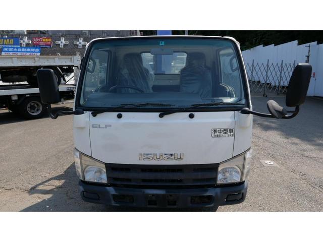 2011 Isuzu Elf – thumbnail 3