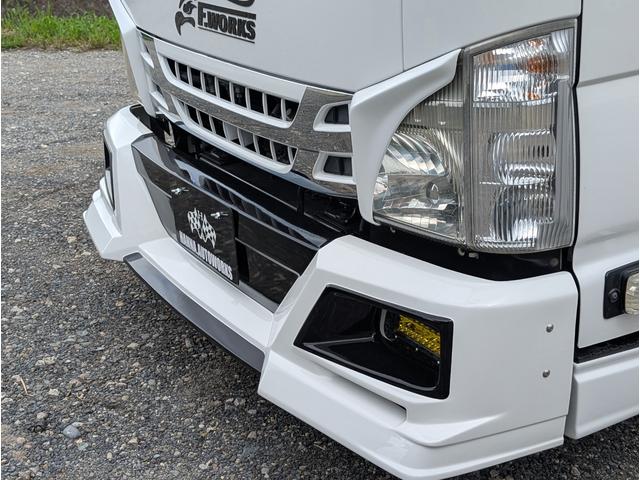 2011 Isuzu Elf – thumbnail 4