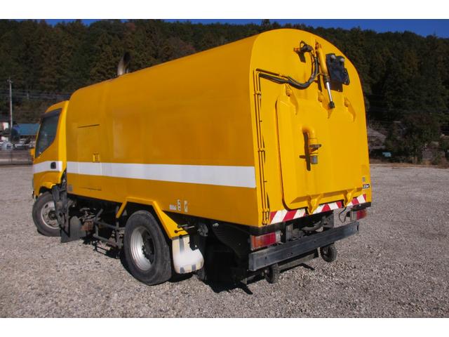 2010 Hino Dutro – thumbnail 4