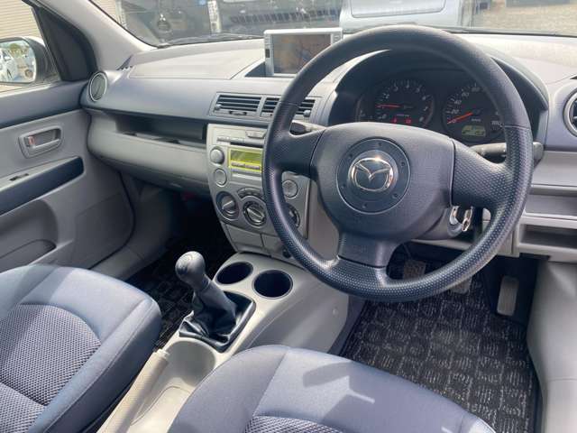 2003 Mazda Demio – thumbnail 3