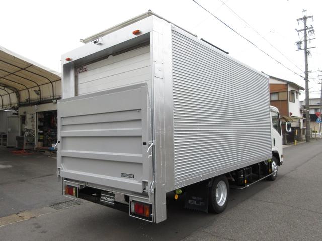 2010 Isuzu Elf – thumbnail 4