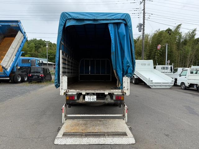 2009 Isuzu Elf – thumbnail 4