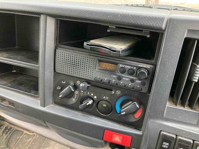 2009 Isuzu Elf – thumbnail 3
