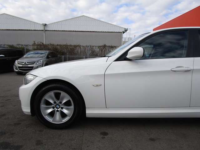 2010 BMW 3 Series – thumbnail 3
