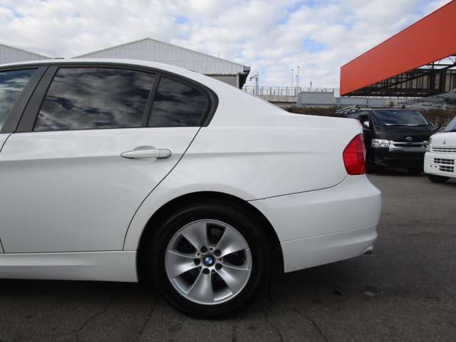 2010 BMW 3 Series – thumbnail 4