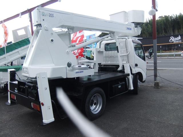 2005 Hino Dutro – thumbnail 4