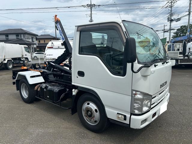 2010 Isuzu Elf – thumbnail 3