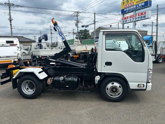 2010 Isuzu Elf – thumbnail 4