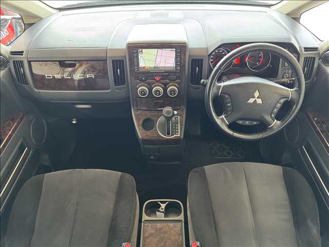 2009 Mitsubishi Delica D:5 – thumbnail 2
