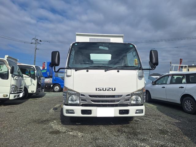 2009 Isuzu Elf – thumbnail 4