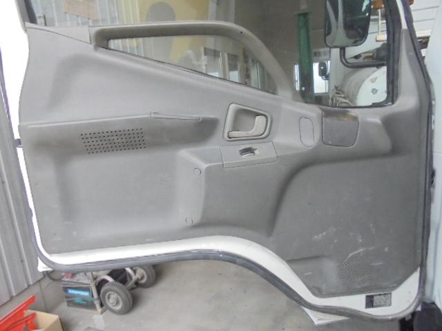 2001 Mitsubishi Fuso Canter – thumbnail 4