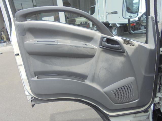 2009 Isuzu Elf – thumbnail 4