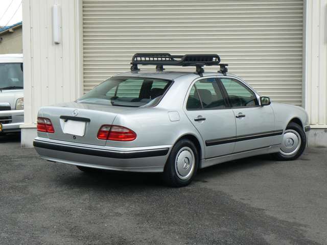 2001 Mercedes-Benz E-Class – thumbnail 3