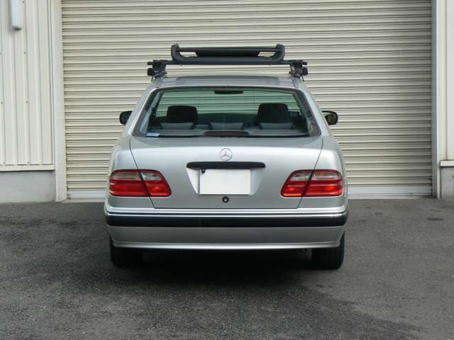 2001 Mercedes-Benz E-Class – thumbnail 4