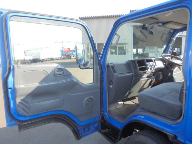 2009 Isuzu Elf – thumbnail 3