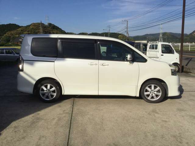 2008 Toyota Voxy – thumbnail 4