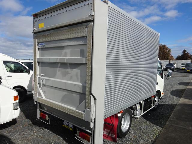 2011 Hino Dutro – thumbnail 3