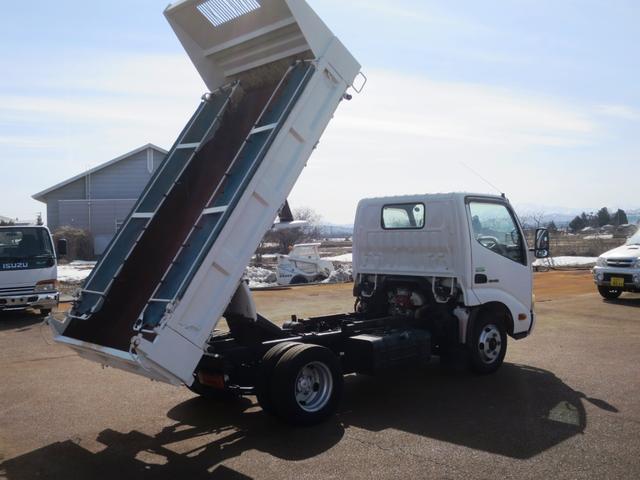 2011 Hino Dutro – thumbnail 3