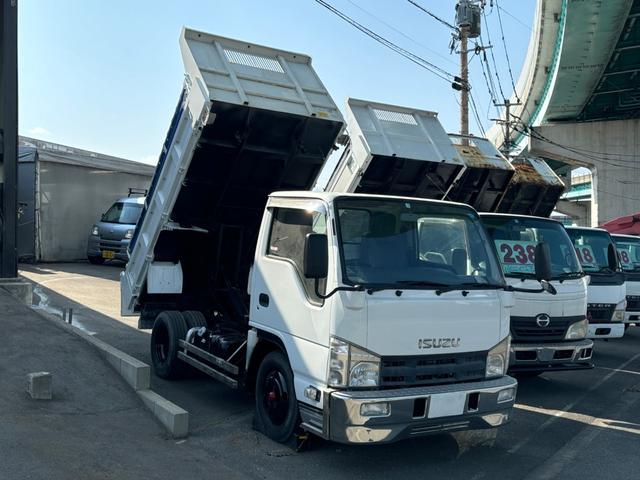 2011 Isuzu Elf – thumbnail 3