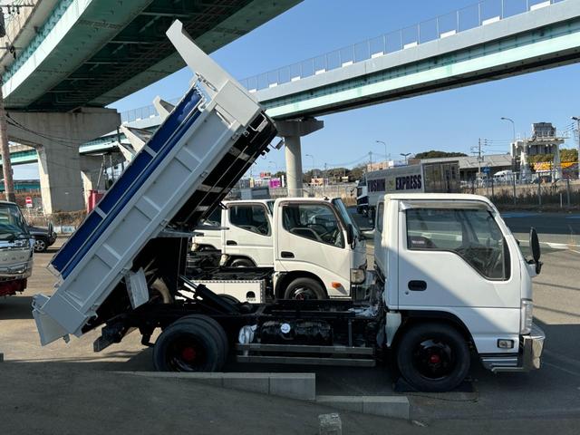 2011 Isuzu Elf – thumbnail 4