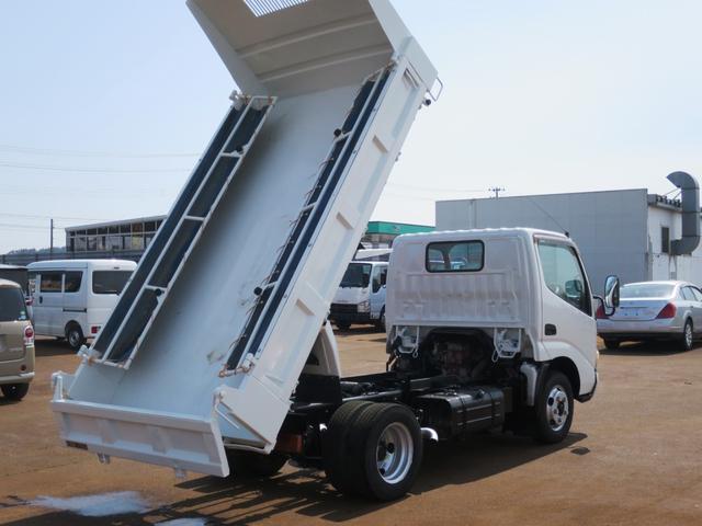 2009 Hino Dutro – thumbnail 3