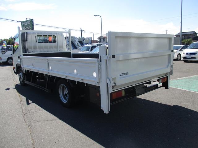 2010 Hino Dutro – thumbnail 3