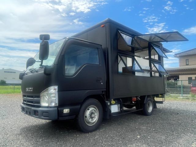 2010 Isuzu Elf – thumbnail 2