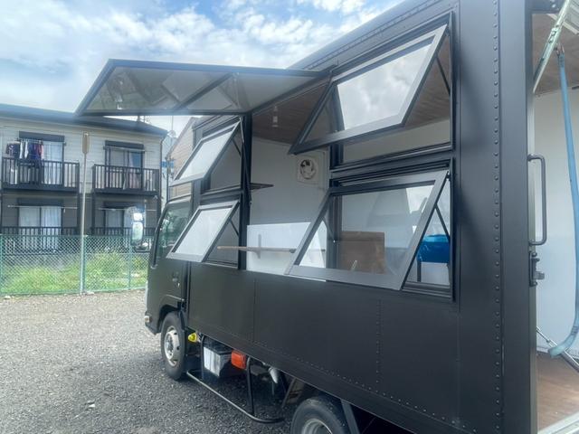 2010 Isuzu Elf – thumbnail 3