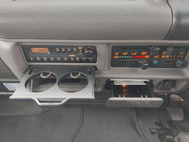 2004 Isuzu Elf – thumbnail 2
