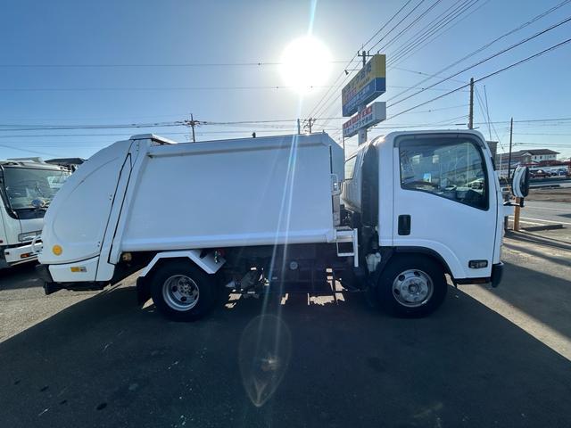 2009 Isuzu Elf – thumbnail 4