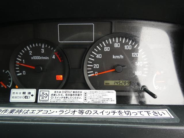 2011 Isuzu Elf – thumbnail 3