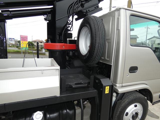 2011 Isuzu Elf – thumbnail 4