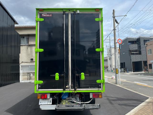 2010 Isuzu Elf – thumbnail 4
