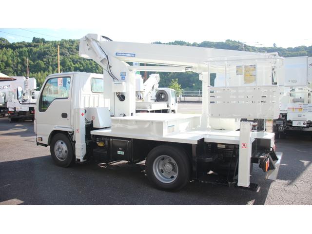 2011 Isuzu Elf – thumbnail 4