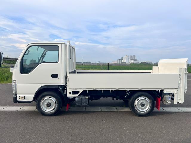 2011 Isuzu Elf – thumbnail 3