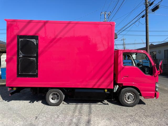 2009 Isuzu Elf – thumbnail 4