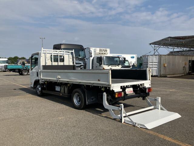 2009 Isuzu Elf – thumbnail 4