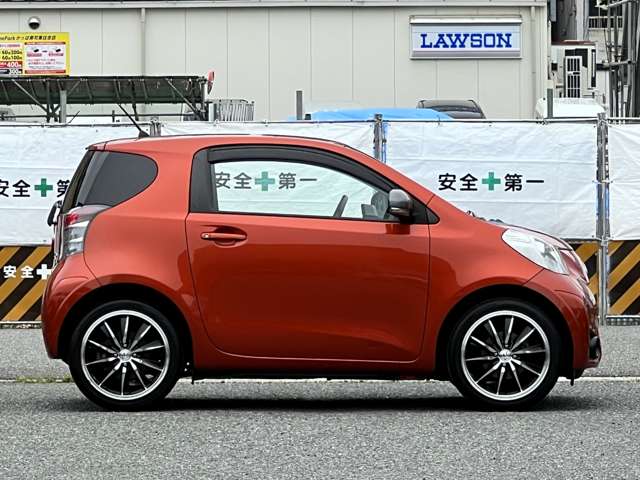 2011 Toyota iQ – thumbnail 4