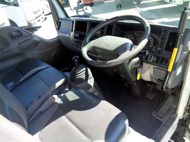 2010 Isuzu Elf – thumbnail 3